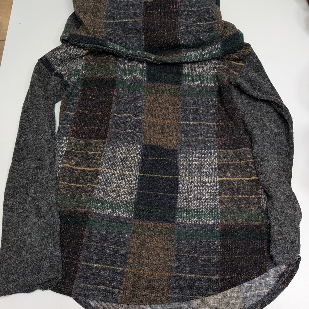 Women's Small Cowl Neck Sweater